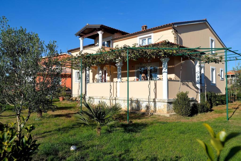 Comfortable Apartment Near Pula Marčana Esterno foto