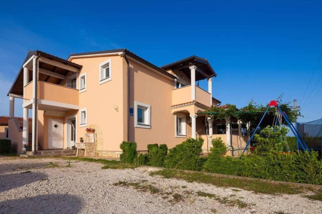 Comfortable Apartment Near Pula Marčana Esterno foto